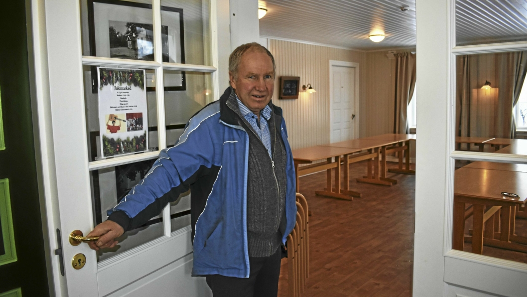 TRADISJON TRO: Det blir søndagskafé på Solheim grendehus på Svartskog i 2018 også! Dette er en ti år gammel tradisjon, og her viser Westgaard frem kafelokalet.