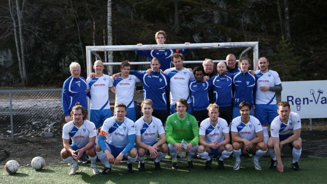 FJORÅRETS LAG: Slik så fjorårets lag ut for Kolbotns fotballherrer.