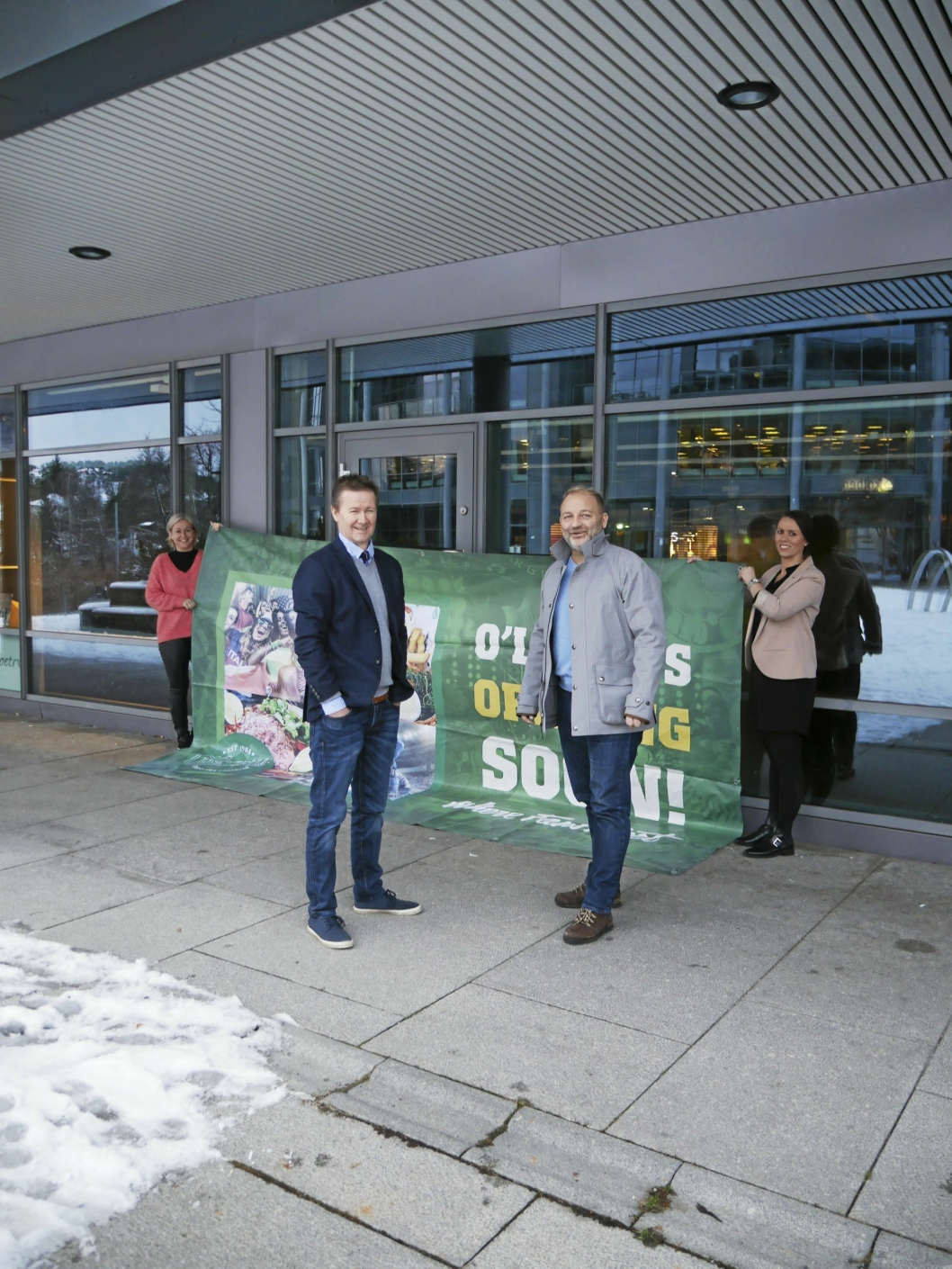 KLARE FOR ÅPNING: Geir Sjøvold (t.v.) og Kjeil Døviken gleder seg stort til å åpne den nye O›Learys-restauranten på Kolbotn torg.