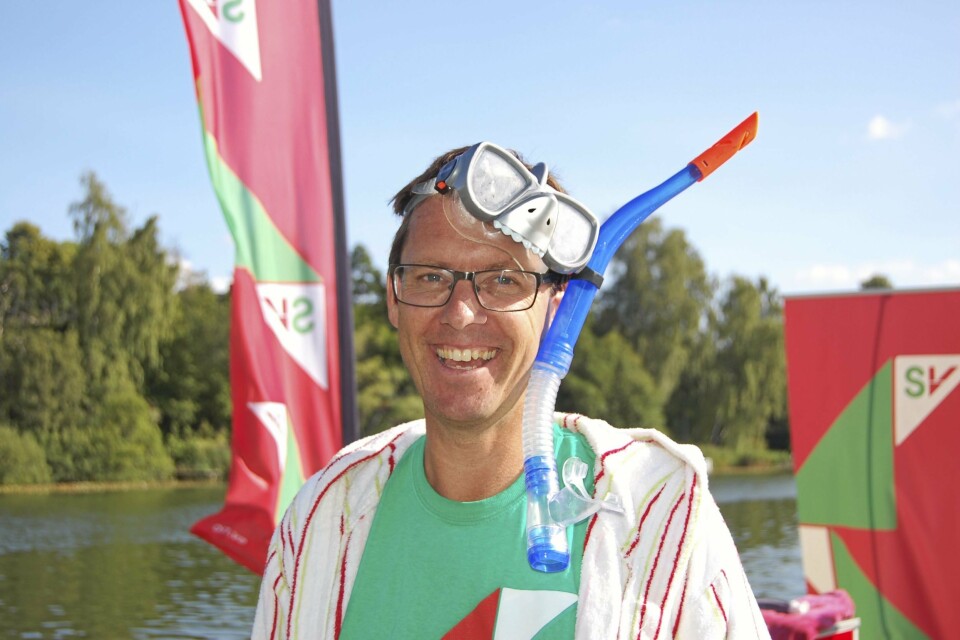 KREATIV: Håkon Gulbrandsen er både politiker og sanger! Bildet er fra aksjonen i sommer. KREATIV: Håkon Gulbrandsen er både politiker og sanger! Bildet er fra aksjonen i sommer.