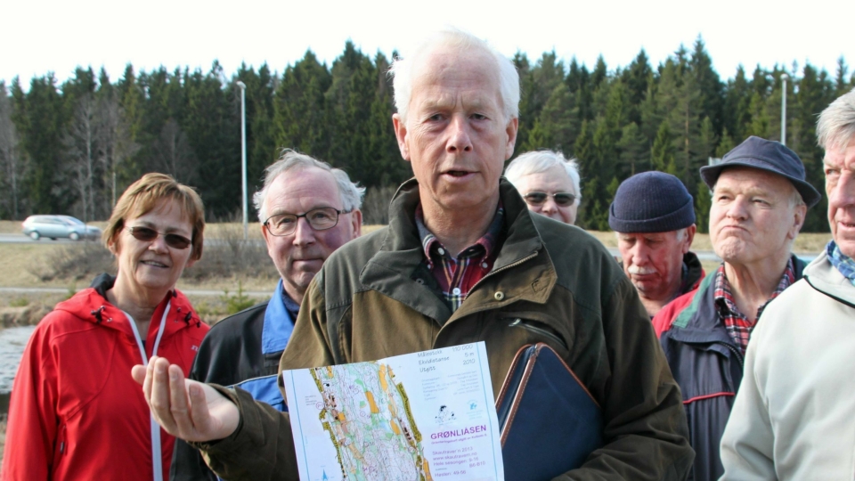 ENGASJERT: Harald Lundstedt i FNF ( i midten), her fotogfrafert i forbindelse med en protest rundt mulig utbygging på Taraldrud, reiser spørsmål i forbindelse med Taraldrud igjen.