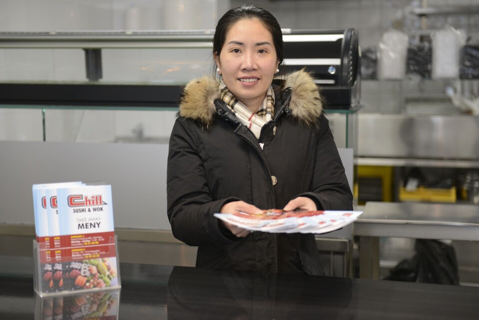 KLAR FOR SERVERING: Daglig leder Thi Hong Tha Nguyen er helt sikker på at det er plass til enda en «sushisjappe» i kommunen. KLAR FOR SERVERING: Daglig leder Thi Hong Tha Nguyen er helt sikker på at det er plass til enda en «sushisjappe» i kommunen.