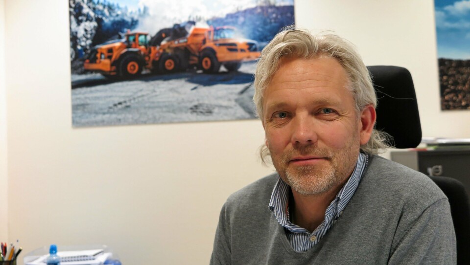 REKORD OG PÅ FLYTTEFOT: Administrerende direktør Gunnar Thorud kan rapportere om rekordomsetning for Volvo Maskin AS. Samtidig har de ansatte fått beskjed om at det synger på siste verset på Mastemyr idet selskapet skal flytte nordover i løpet av et par år. REKORD OG PÅ FLYTTEFOT: Administrerende direktør Gunnar Thorud kan rapportere om rekordomsetning for Volvo Maskin AS. Samtidig har de ansatte fått beskjed om at det synger på siste verset på Mastemyr idet selskapet skal flytte nordover i løpet av et par år.