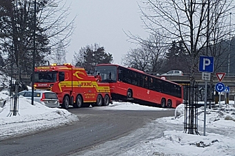 Bussen var rundkjørings-fast igjen