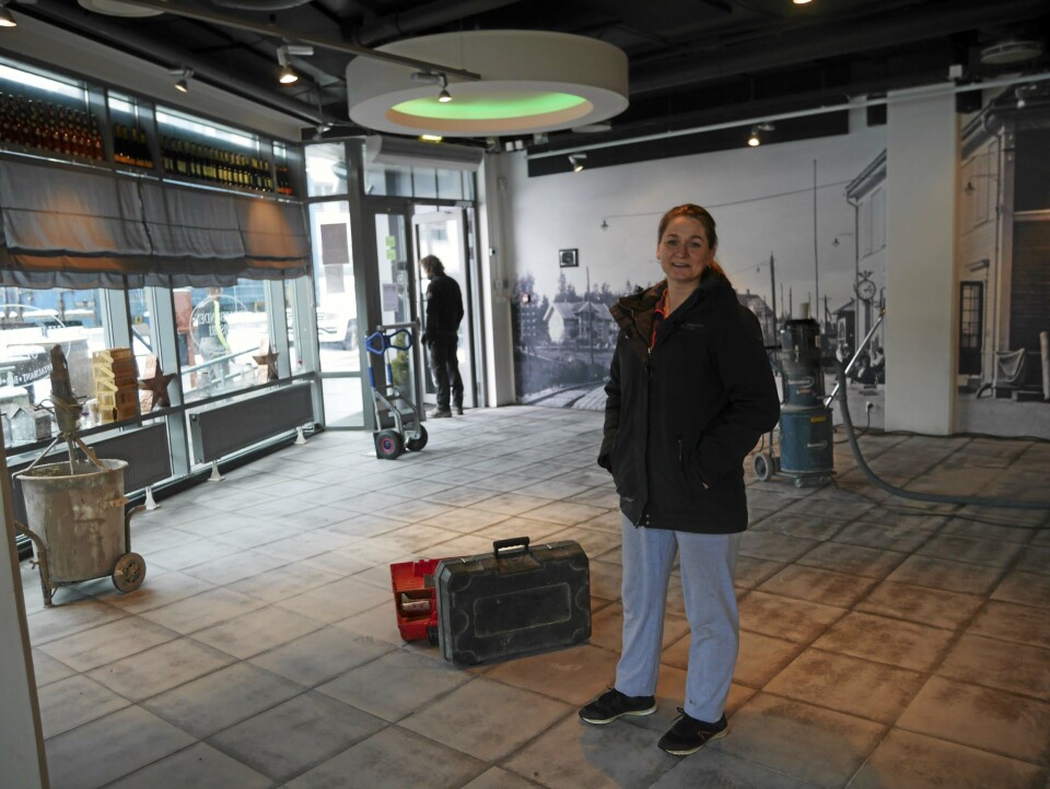 UNDER OPPUSSING: Anette Embretsen på Kullebunden Spiseri pusser opp. Nå skal restauranten shines! UNDER OPPUSSING: Anette Embretsen på Kullebunden Spiseri pusser opp. Nå skal restauranten shines!