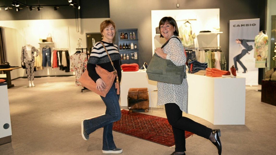 NYTT LOKALE: Anniken Kvamsø (f.v) og Ranveig Ofstad håper mange gamle og nye kunder vil ta turen innom Gunilla i de nye lokalene på Kolbotn Torg.