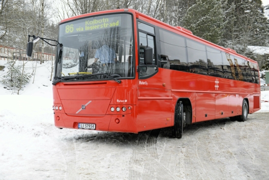 BELTEBUSS: Nå er det endelig busser med belter som frakter skolebarna til og fra Svartskog.