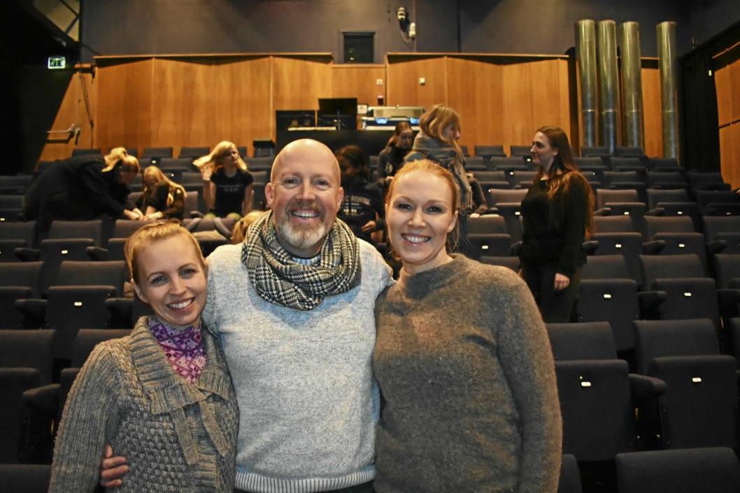 TRYGG TRIO: Det er Katrine Fjell Holen, Anders Lyseggen og Linda Kronen Sømme som er grunnmuren i Some People Musikalensemble.
