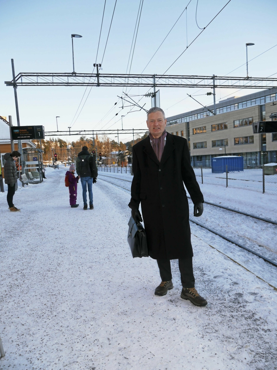 OPPGITT: Lokaltogpendler og politiker Knut Oppegaard raser mot NSB og kaller togtilbudet på Østfoldbanen skandaløst dårlig.