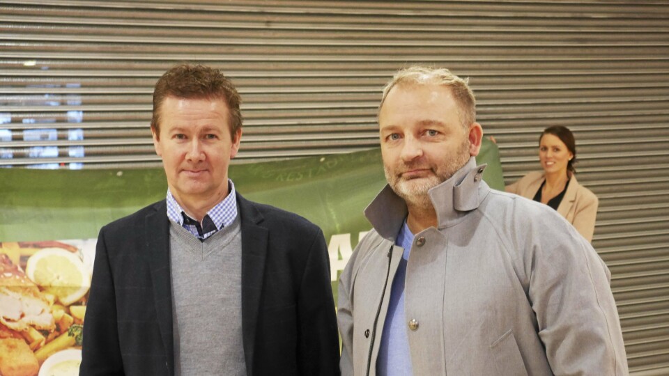 GLEDER SEG: Kjetil Døviken (50) (t.h.) og Geir Sjøvold (49) eier og skal drive den nye stor-restauranten O›Learys på Kolbotn torg. De er i gang med å lete etter ansatte som skal jobbe i den nye restauranten i sørenden av senteret. GLEDER SEG: Kjetil Døviken (50) (t.h.) og Geir Sjøvold (49) eier og skal drive den nye stor-restauranten O›Learys på Kolbotn torg. De er i gang med å lete etter ansatte som skal jobbe i den nye restauranten i sørenden av senteret.