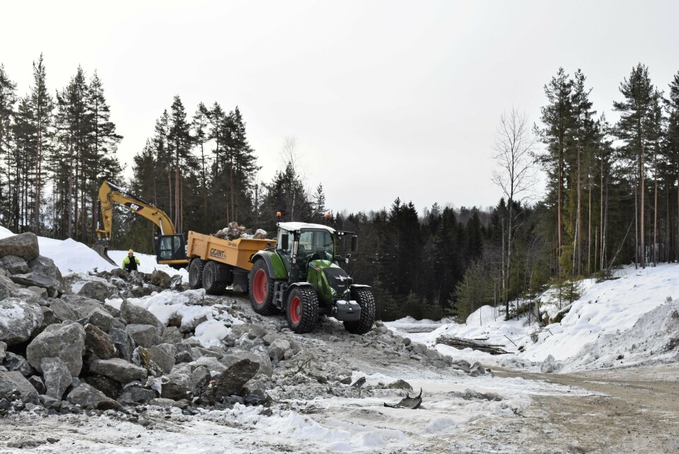 DET GRAVES OG GRAVES: Det er ikke lite området det er snakk om her! Mye skal forberedes, flyttes, og fjernes. DET GRAVES OG GRAVES: Det er ikke lite området det er snakk om her! Mye skal forberedes, flyttes, og fjernes.