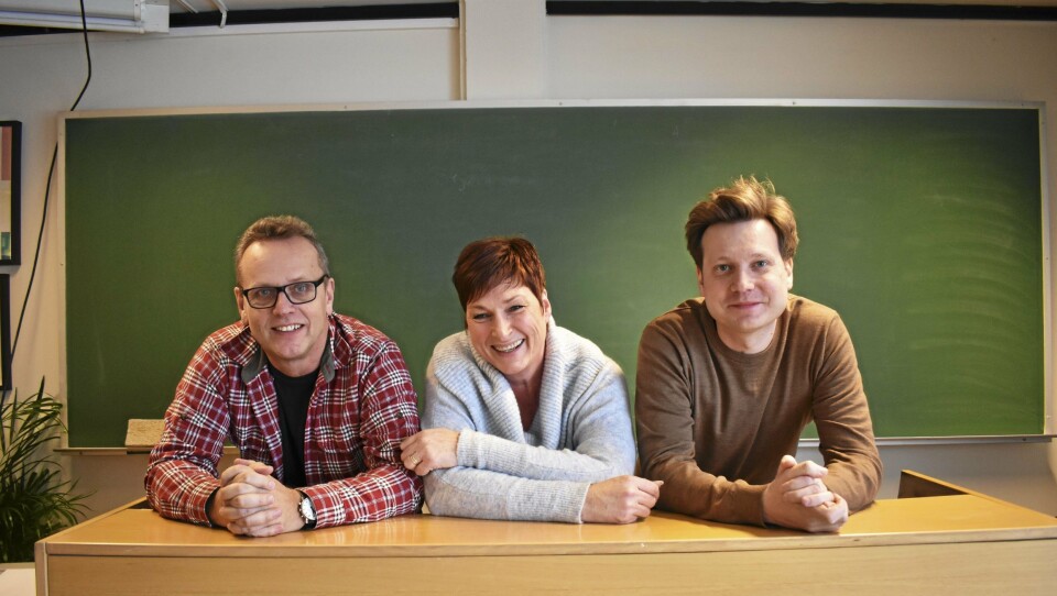 TRAFIKKTRIO: Jon Eivind Gullord, Eli Pettersson, og Andreas Hagen Johansen er trioen bak Think Trafikk, som før var SG Trafikkskole. Med fulle ordrebøker går det strake veien for denne gjengen! Gullord har jobbet som skuespiller store deler av livet, men ble ansatt her i fjor høst. – Det flotte er å få jobbe én til én, sier han, og stortrives som trafikklærer. Andreas er ny sjef på huset, etter å ha vært ansatt hos SG i åtte år. TRAFIKKTRIO: Jon Eivind Gullord, Eli Pettersson, og Andreas Hagen Johansen er trioen bak Think Trafikk, som før var SG Trafikkskole. Med fulle ordrebøker går det strake veien for denne gjengen! Gullord har jobbet som skuespiller store deler av livet, men ble ansatt her i fjor høst. – Det flotte er å få jobbe én til én, sier han, og stortrives som trafikklærer. Andreas er ny sjef på huset, etter å ha vært ansatt hos SG i åtte år.