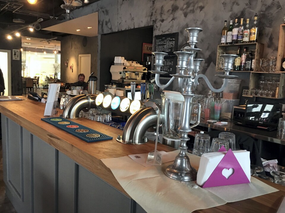 NY BAR: Ny og større bar gir flere muligheter både for kunder og ansatte. NY BAR: Ny og større bar gir flere muligheter både for kunder og ansatte.