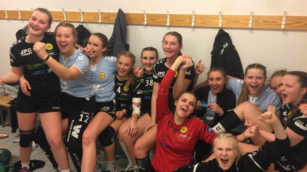 KJEMPET PÅ: Oppegårds J18 kjemper hardt i årets Lerøyserien i håndball. Denne helgen var de i Trondheim og spilte.