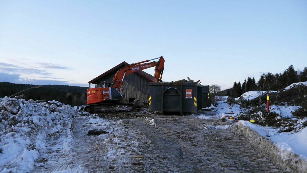 GODT I GANG: Byggingen av det nye beredskapssenteret på Taraldrud er i gang, og nå starter snart sprengningsarbeidene.