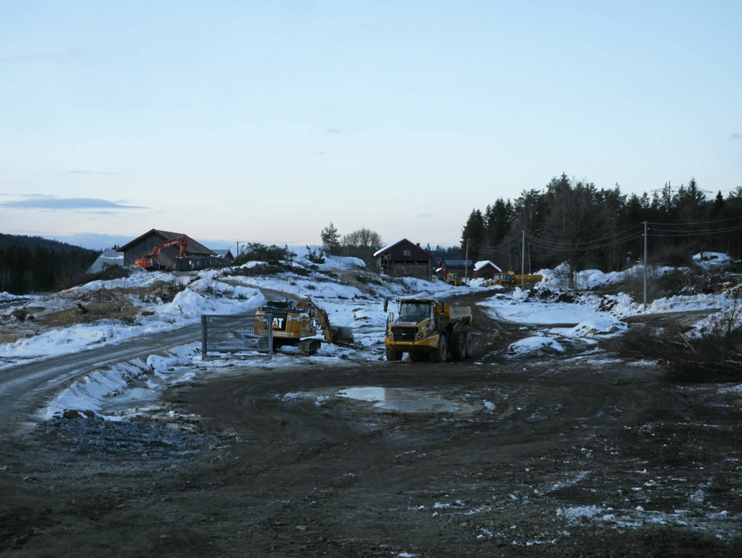 GODT I GANG: Byggingen av det nye beredskapssenteret på Taraldrud er i gang, og nå starter snart sprengningsarbeidene.