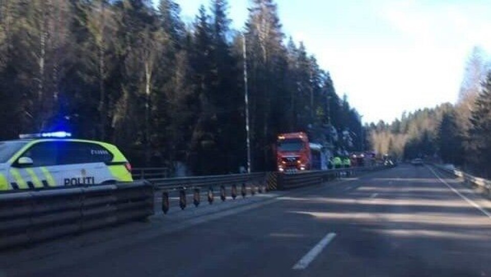 BUSSBRANN: En buss brant på morgenkvisten ved Mastemyr på E18. BUSSBRANN: En buss brant på morgenkvisten ved Mastemyr på E18.