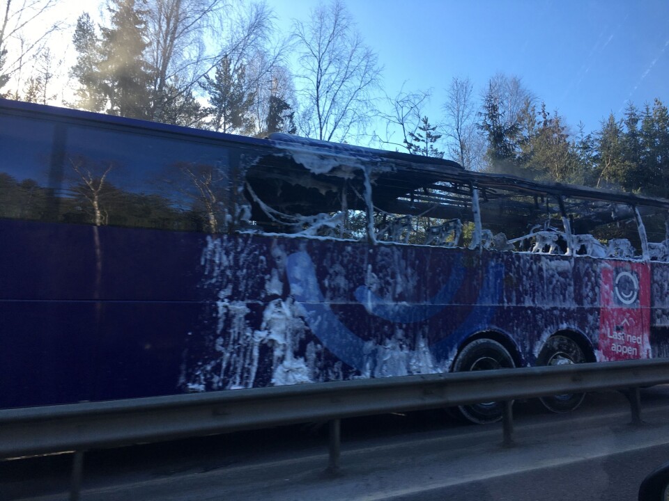 BUSSBRANN: En buss brant på morgenkvisten ved Mastemyr på E18. BUSSBRANN: En buss brant på morgenkvisten ved Mastemyr på E18.