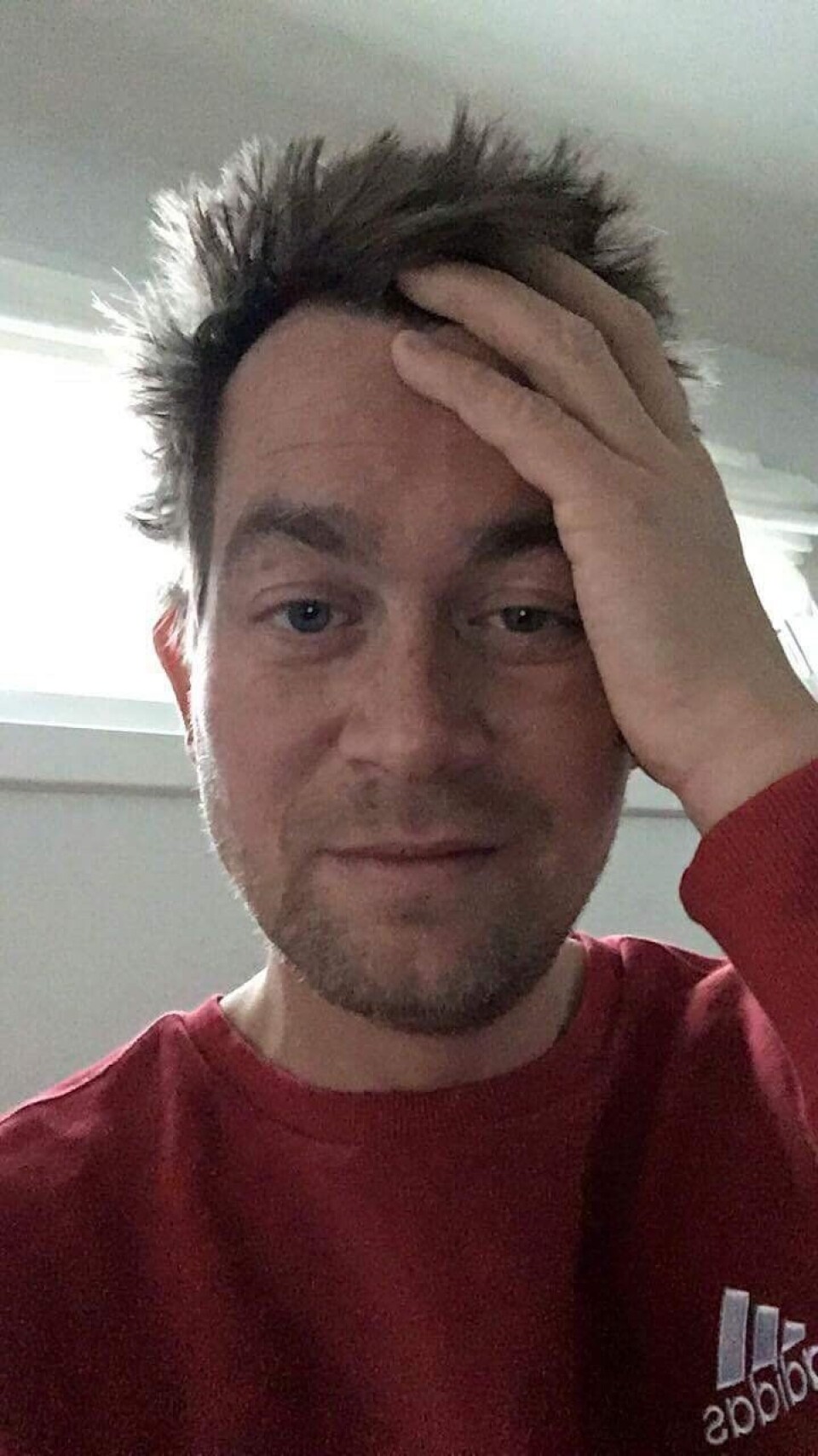HOLDER KOKEN: Selv om redaksjonen til tider kan gi sjefen både hodebry og hodepine, holder den staute 40-åringen ut.