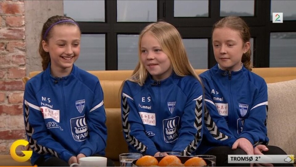 FOR NOEN HERLIGE JENTER: Kolbotns J06 ble kjendiser i God Morgen Norge på TV2. FOR NOEN HERLIGE JENTER: Kolbotns J06 ble kjendiser i God Morgen Norge på TV2.