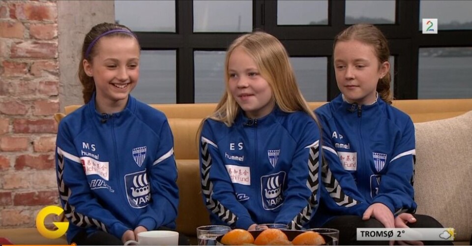 FOR NOEN HERLIGE JENTER: Kolbotns J06 ble kjendiser i God Morgen Norge på TV2. FOR NOEN HERLIGE JENTER: Kolbotns J06 ble kjendiser i God Morgen Norge på TV2.