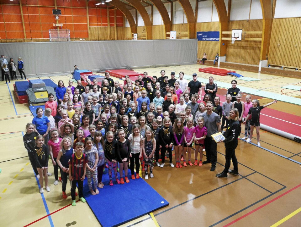 EN HELT SPESIELL TRENING: Oppegård IL Turn og Barn fikk besøk av selveste Espen Jansen, som kjørte treningen for en kveld. Her ser du hele gjengen samlet! EN HELT SPESIELL TRENING: Oppegård IL Turn og Barn fikk besøk av selveste Espen Jansen, som kjørte treningen for en kveld. Her ser du hele gjengen samlet!