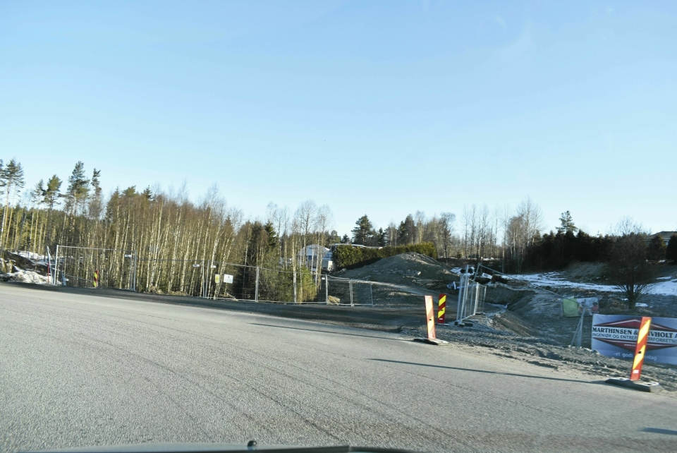 FERDIG: Nå er tilbringerveien ved rundkjøringen ferdig. Frem til begynnelsen av april brukte de Fløisbonnveien.