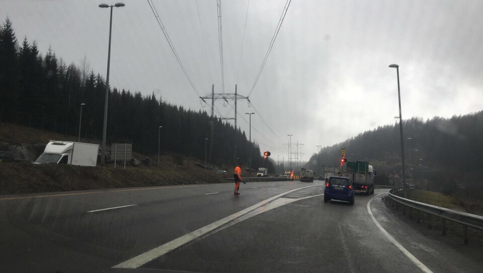 OMKJØRING: Trafikkulykke i Nøstvedttunnelen, og omkjøring er via Aussurdalen. OMKJØRING: Trafikkulykke i Nøstvedttunnelen, og omkjøring er via Aussurdalen.