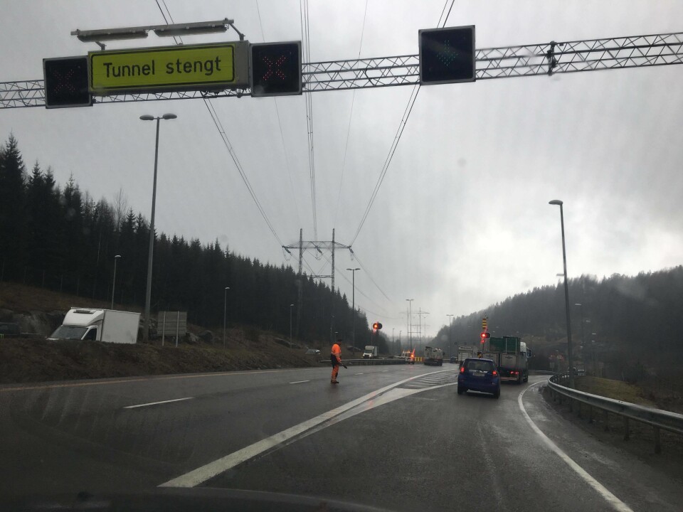 OMKJØRING: Trafikkulykke i Nøstvedttunnelen mandag 23. april. Omkjøring er via Assurdalen. OMKJØRING: Trafikkulykke i Nøstvedttunnelen mandag 23. april. Omkjøring er via Assurdalen.