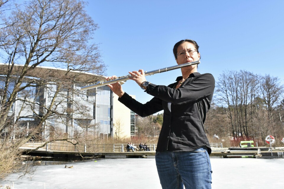 KREATIV ROCK: Progrocken er en kombinasjon av symfonimusikk, jazz, rock og - ja, hva er det ikke en blanding av? I tillegg er det visuelle viktig. Astraea Antal (på bildet) spiller tverrfløyte, og er ei av 11 bandmedlemmer i Gentle Knife. De har konsert på Kolben 28. april - altså nå på lørdag! KREATIV ROCK: Progrocken er en kombinasjon av symfonimusikk, jazz, rock og - ja, hva er det ikke en blanding av? I tillegg er det visuelle viktig. Astraea Antal (på bildet) spiller tverrfløyte, og er ei av 11 bandmedlemmer i Gentle Knife. De har konsert på Kolben 28. april - altså nå på lørdag!