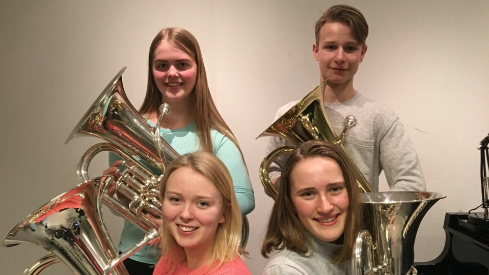 EUFONIUM: Disse unge musikantene skal spille i Sofiemyr kirke i kveld.