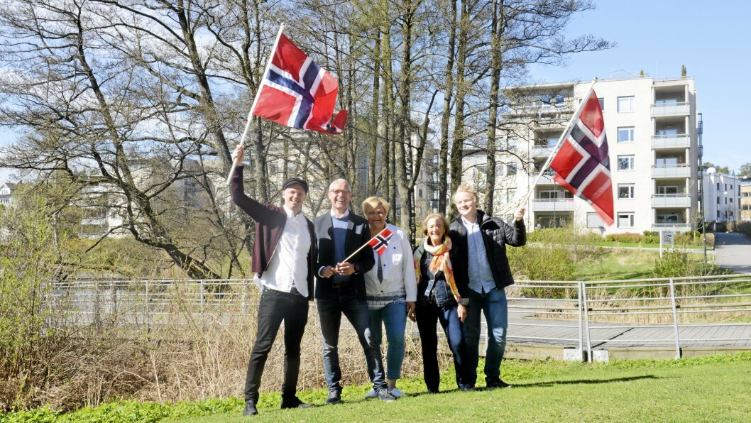 FEST FOR ALLE: Representantene fra årets 17.mai komité, gleder seg til å lage fest i sentrum for alle generasjone. F.v. Tore Gjedrem, Ingar Pedersen, Lone Schrøder, Marit Bortelid Mæland og Herman Felix Brustad. FEST FOR ALLE: Representantene fra årets 17.mai komité, gleder seg til å lage fest i sentrum for alle generasjone. F.v. Tore Gjedrem, Ingar Pedersen, Lone Schrøder, Marit Bortelid Mæland og Herman Felix Brustad.