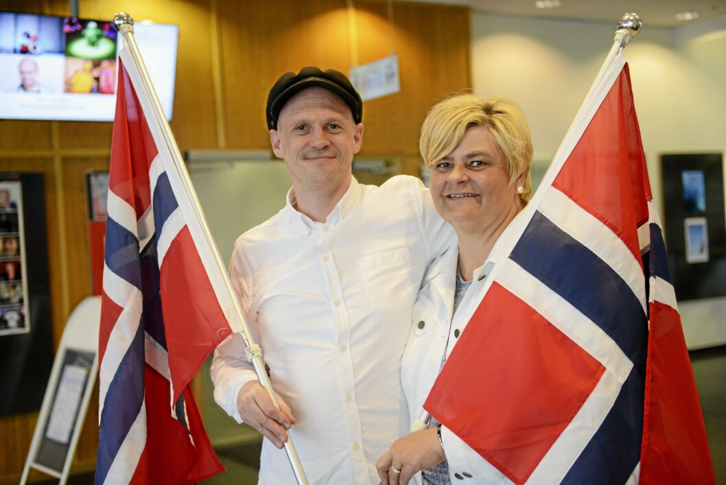 KOMITÉ: Tore Gjedrem og Lone Schrøder i 17. mai-komitéen er klare for en feiende flott nasjonaldag! KOMITÉ: Tore Gjedrem og Lone Schrøder i 17. mai-komitéen er klare for en feiende flott nasjonaldag!