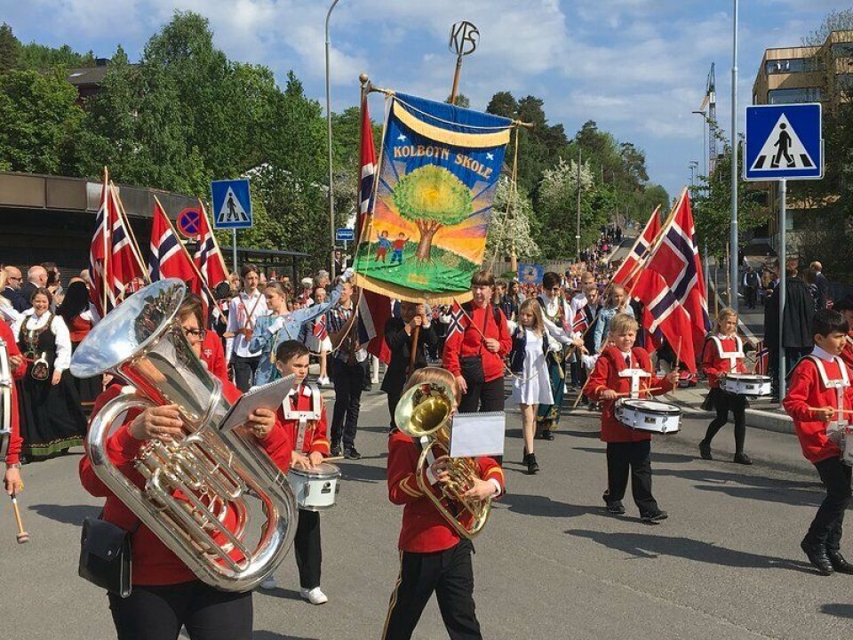 17. MAI: For en dag! Dette bildet er knipset på Kolbotn. 17. MAI: For en dag! Dette bildet er knipset på Kolbotn.