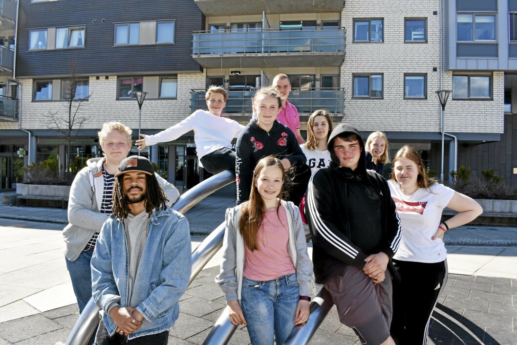 UNGDOMMEN BESTEMMER: Sumprock har vært et fast innslag på Kolbotn Torg siden 1999, og de holder på ennå! Det hele er et samarbeid mellom fritidssentrene Vassbonn, Flåtestad og Tårnåsen, i tillegg til Hjørnet ungdomskafé, og det er ungdommen selv som står for utvalg og booking av artister. UNGDOMMEN BESTEMMER: Sumprock har vært et fast innslag på Kolbotn Torg siden 1999, og de holder på ennå! Det hele er et samarbeid mellom fritidssentrene Vassbonn, Flåtestad og Tårnåsen, i tillegg til Hjørnet ungdomskafé, og det er ungdommen selv som står for utvalg og booking av artister.
