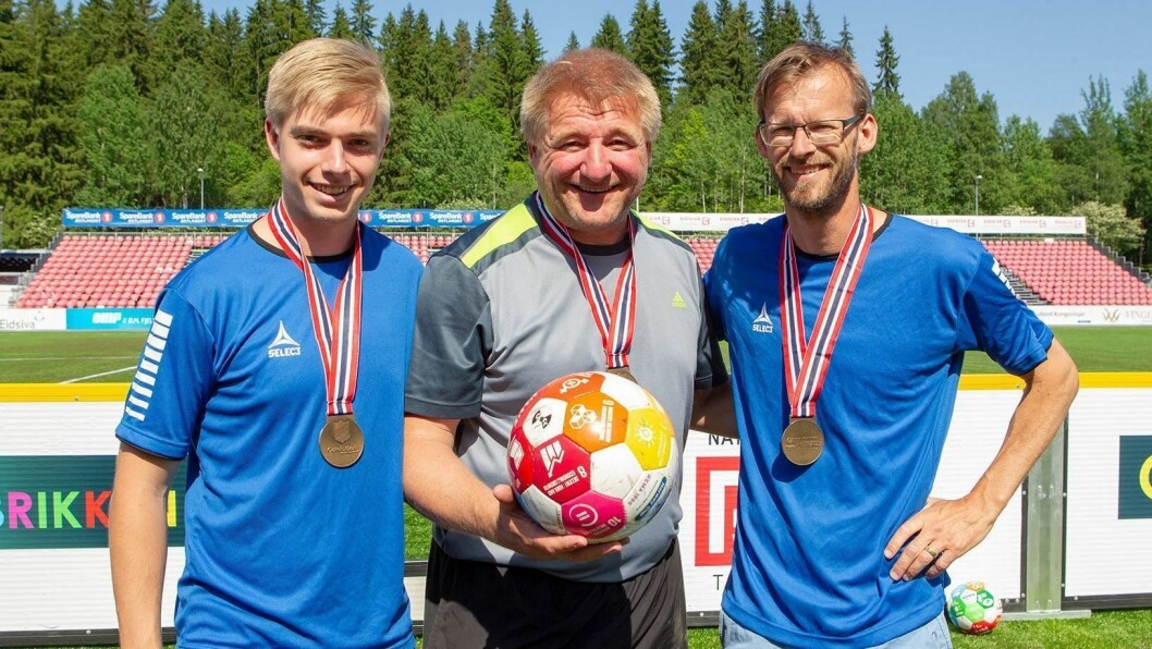 STØTTEAPPARATET: Petter Meinseth (f.v), frivillig, Erik Meinseth, lagleder og Henning Evensen fra NAV. STØTTEAPPARATET: Petter Meinseth (f.v), frivillig, Erik Meinseth, lagleder og Henning Evensen fra NAV.