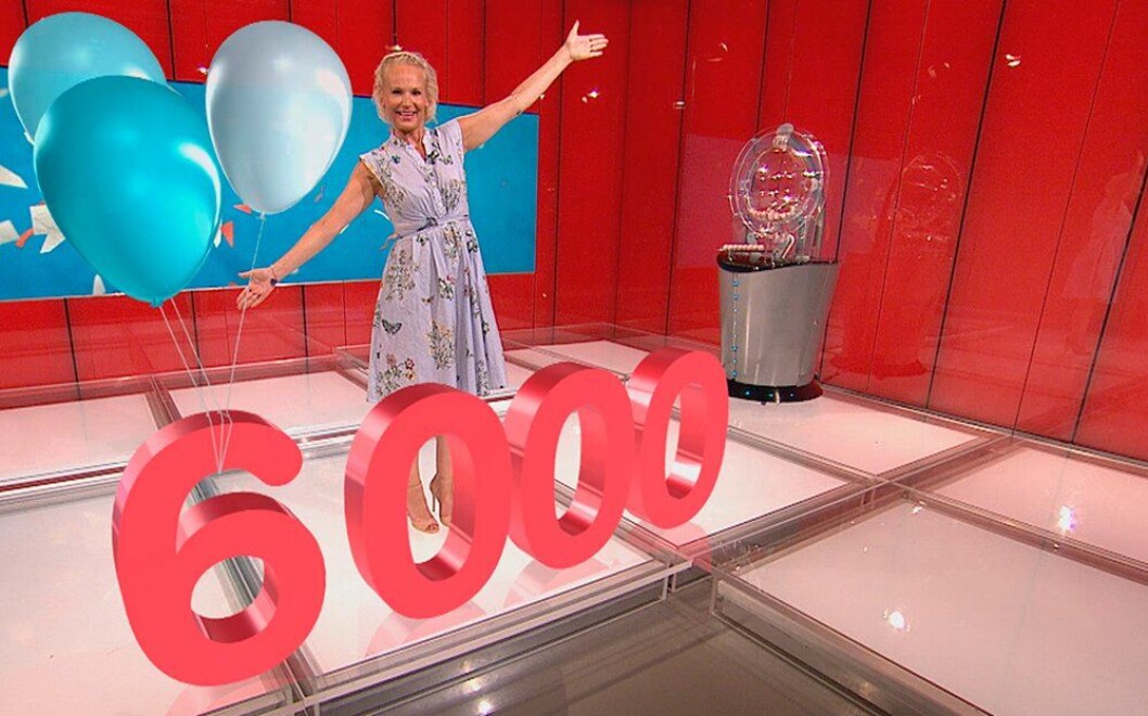 NUMMER 6000: Kvinnen fra Oppegård ble Norsk Tippings lotto-millionær nummer 6000. NUMMER 6000: Kvinnen fra Oppegård ble Norsk Tippings lotto-millionær nummer 6000.