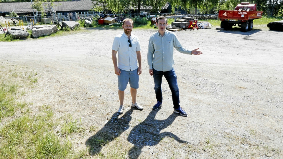 SETTER KRAV TIL KOMMUNEN: Oddbjørn Nesje og Håkon Heløe krever at kommunen involverer FAU og lærerne i prosessen videre.