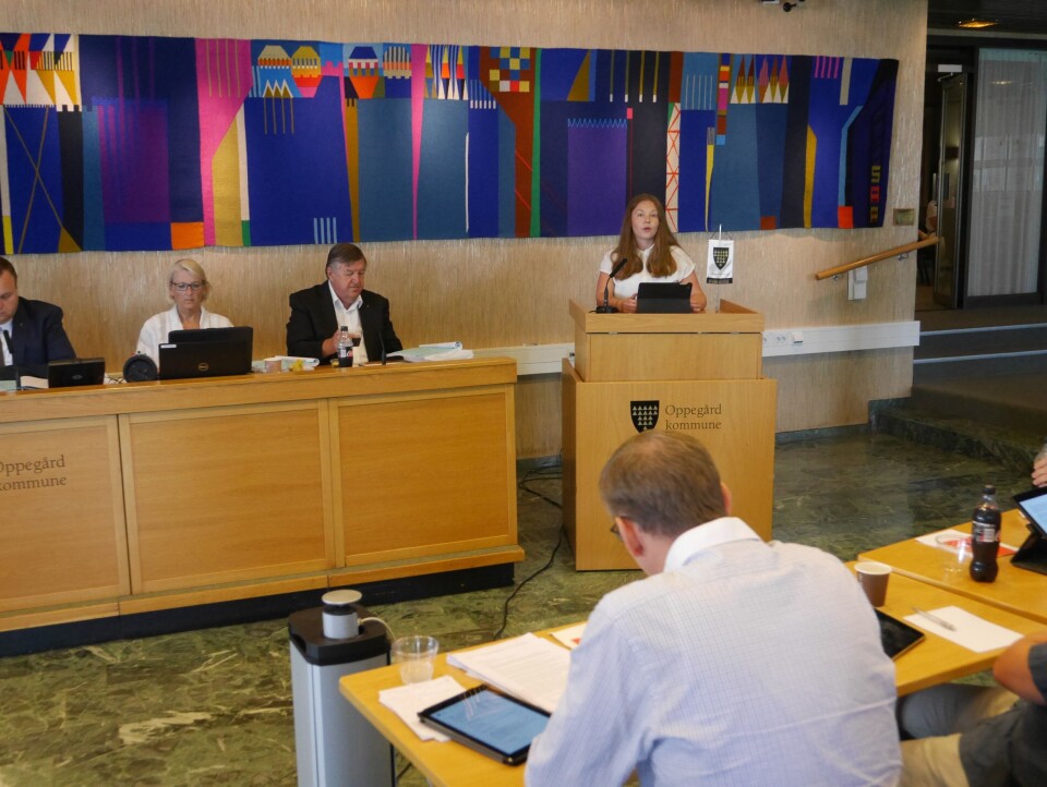 STILTE ADMINISTRASJONEN OG POLITISK LEDELSE TIL VEGGS: Synnøve Kronen Snyen (SV). STILTE ADMINISTRASJONEN OG POLITISK LEDELSE TIL VEGGS: Synnøve Kronen Snyen (SV).