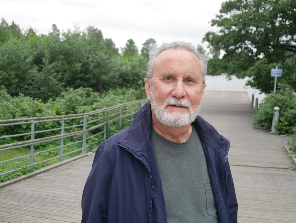 – SKANDALE: – Dette er en skandale og helt bedrøvelig at innbyggerne ikke har blitt informert om dette. Folk bader jo og fisker her. Jeg har også fisket her med barnebarna mine, sier Trond Dahl (65), som bor i Strandliveien på Kolbotn. – SKANDALE: – Dette er en skandale og helt bedrøvelig at innbyggerne ikke har blitt informert om dette. Folk bader jo og fisker her. Jeg har også fisket her med barnebarna mine, sier Trond Dahl (65), som bor i Strandliveien på Kolbotn.