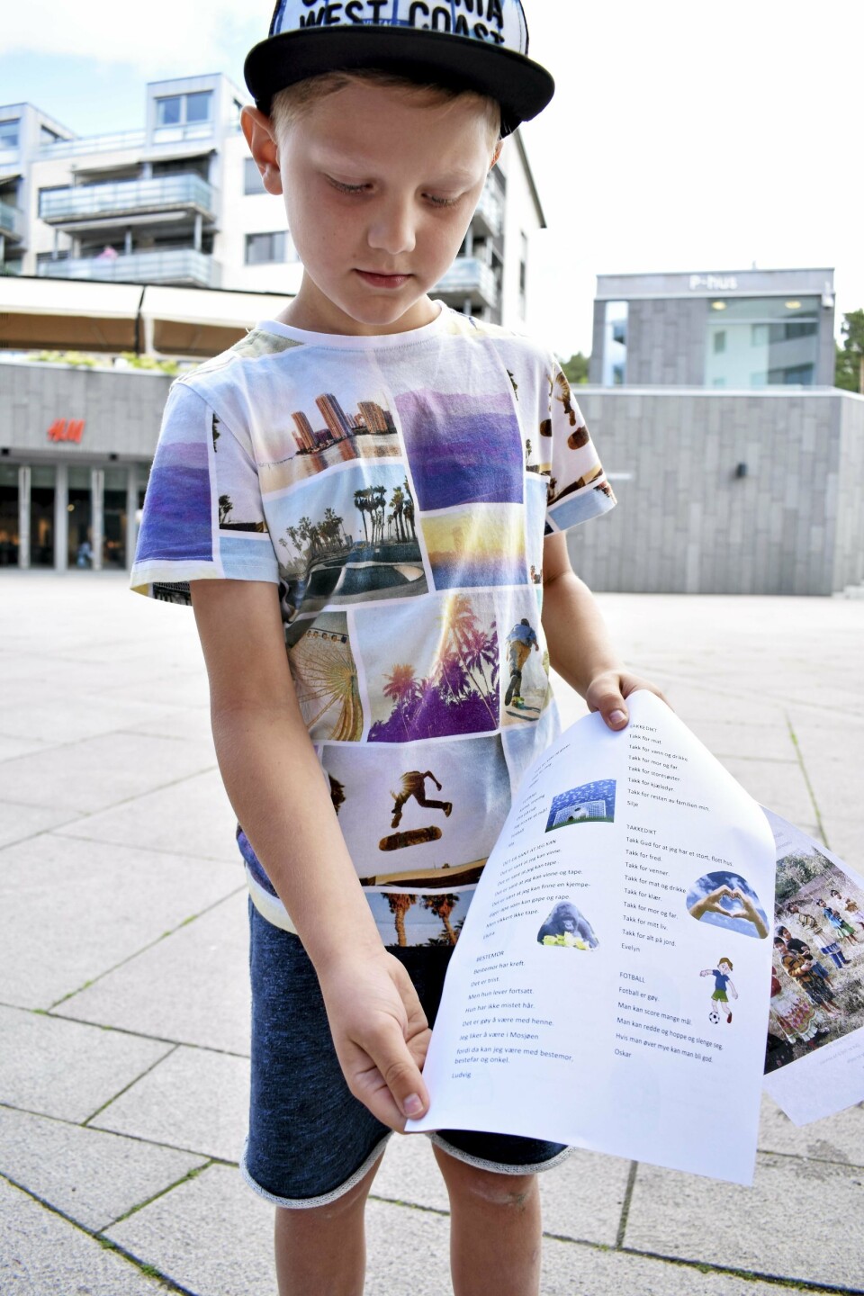TIL BESTEMOR: Ludvig på åtte år har skrevet dikt om bestemor i Mosjøen i Nordland. TIL BESTEMOR: Ludvig på åtte år har skrevet dikt om bestemor i Mosjøen i Nordland.