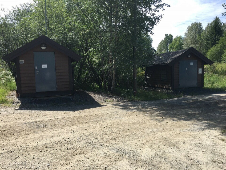 PUMPESTASJONEN: Pumpestasjonen på Ekornrud er den største sett i forhold til antallet tilknyttede personer (470 personer per 2009). Sammen med pumpestasjonen i Ekornrudveien er de de eneste som har montert nødstrømsagregat. Nødoverløpet i pumpestasjonen fører spillvannet (kloakken) til Kolbotnvannet dersom transportsystemet ikke klarer å ta unna tilrenningen. Foto: Yana Stubberudlien PUMPESTASJONEN: Pumpestasjonen på Ekornrud er den største sett i forhold til antallet tilknyttede personer (470 personer per 2009). Sammen med pumpestasjonen i Ekornrudveien er de de eneste som har montert nødstrømsagregat. Nødoverløpet i pumpestasjonen fører spillvannet (kloakken) til Kolbotnvannet dersom transportsystemet ikke klarer å ta unna tilrenningen. Foto: Yana Stubberudlien