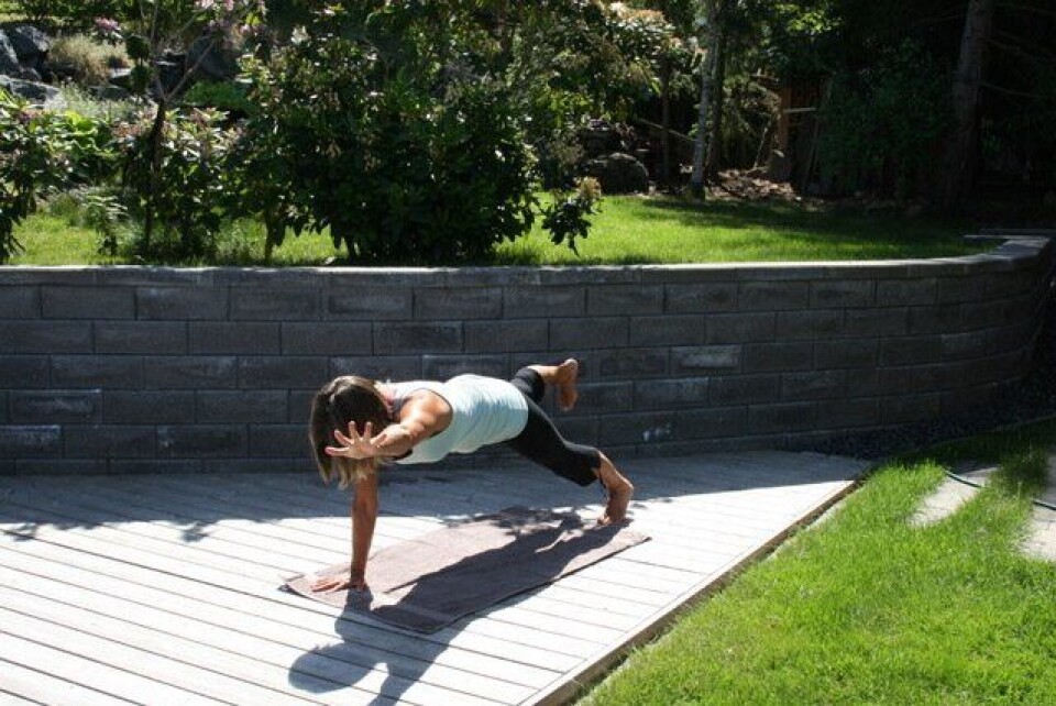 HOLD FORMEN: Carina Jensen gir deg tipsene for å holde formen med yoga i sommerferien. HOLD FORMEN: Carina Jensen gir deg tipsene for å holde formen med yoga i sommerferien.
