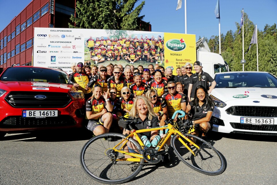 LILLEMOR OG GJENGEN: Lillemor Svenning fra Sofiemyr foran hele gjengen hun skal passe på underveis til Paris i Frankrike. LILLEMOR OG GJENGEN: Lillemor Svenning fra Sofiemyr foran hele gjengen hun skal passe på underveis til Paris i Frankrike.
