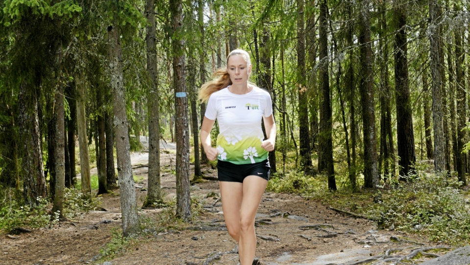 SKOGENS DRONNING: Kristin Granum Rosebø er godt vant med å trene ute, både seg selv og andre. Nå håper hun mange skal få glede av løpet, som hun mener er et godt folkehelsetiltak.
