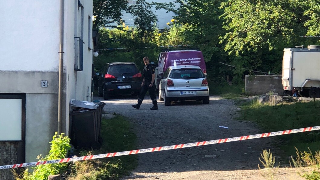 Politiet finkjemmer lørdag ettermiddag åstedet i Sætreskogveien. Politiet finkjemmer lørdag ettermiddag åstedet i Sætreskogveien.