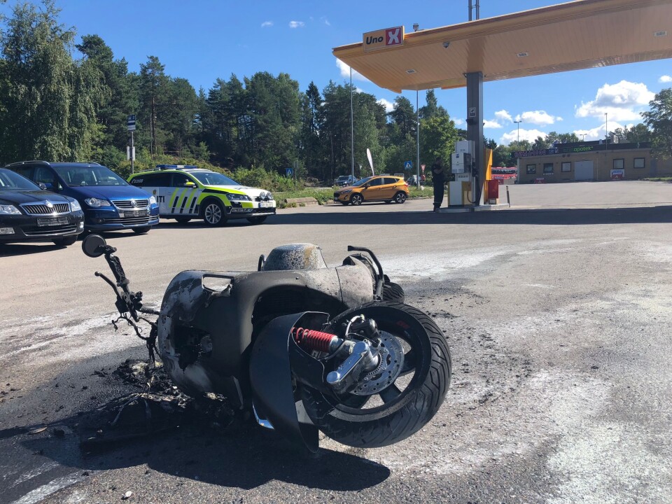 UTBRENT: Slik så MC-en ut etter brannen. Kjøretøyet, en Vespa 300, var splitter ny. UTBRENT: Slik så MC-en ut etter brannen. Kjøretøyet, en Vespa 300, var splitter ny.