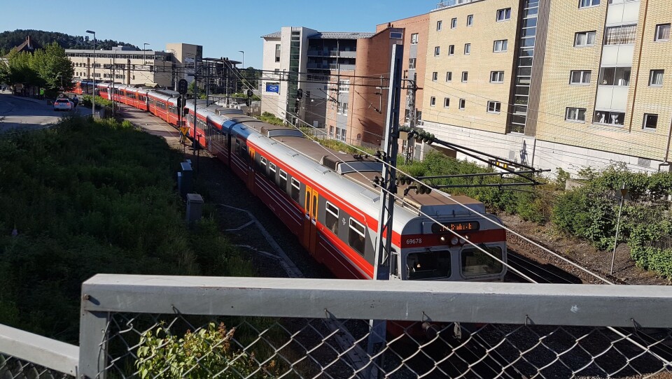 UHOLDBART: – NSB må ta kundene sine på alvor, for det er uholdbart å forlange betalt for en tjeneste som ikke fungerer, skriver Nina Cecilie Myrvang i sitt debattinnlegg. UHOLDBART: – NSB må ta kundene sine på alvor, for det er uholdbart å forlange betalt for en tjeneste som ikke fungerer, skriver Nina Cecilie Myrvang i sitt debattinnlegg.