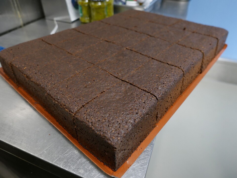 ISLANDSK RUGBRØD: Det stekes i tolv timer på lav varme, og smaker godt med plukkfisk eller sild, men også med vanlig pålegg. ISLANDSK RUGBRØD: Det stekes i tolv timer på lav varme, og smaker godt med plukkfisk eller sild, men også med vanlig pålegg.