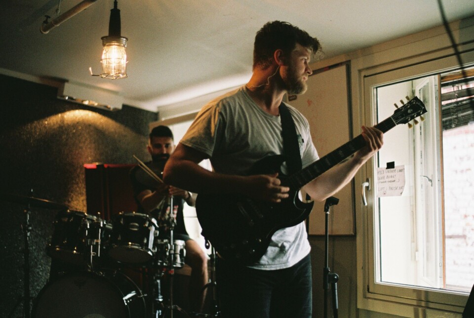 LOKAL ROCKEHELT: Ulrik Jacobsen, vokalist og gitarist i Magmakammer. LOKAL ROCKEHELT: Ulrik Jacobsen, vokalist og gitarist i Magmakammer.